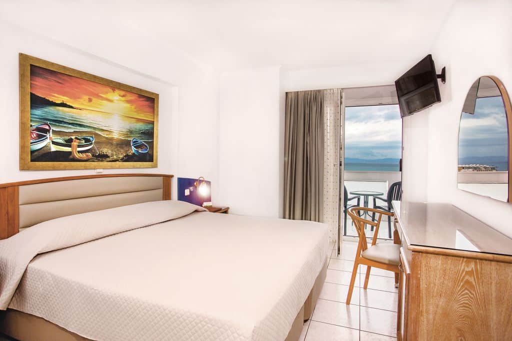 ΟΙΚΟΓΕΝΕΙΑΚΟ ΔΩΜΑΤΙΟ ΜΕ ΘΕΑ ΘΑΛΑΣΣΑΣ