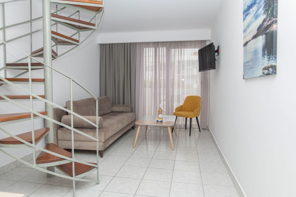 SUPERIOR LOFT